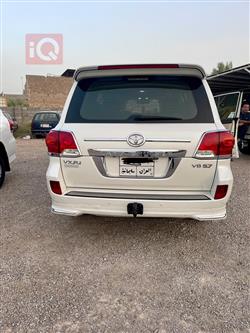 تۆیۆتا لاند کروزەر